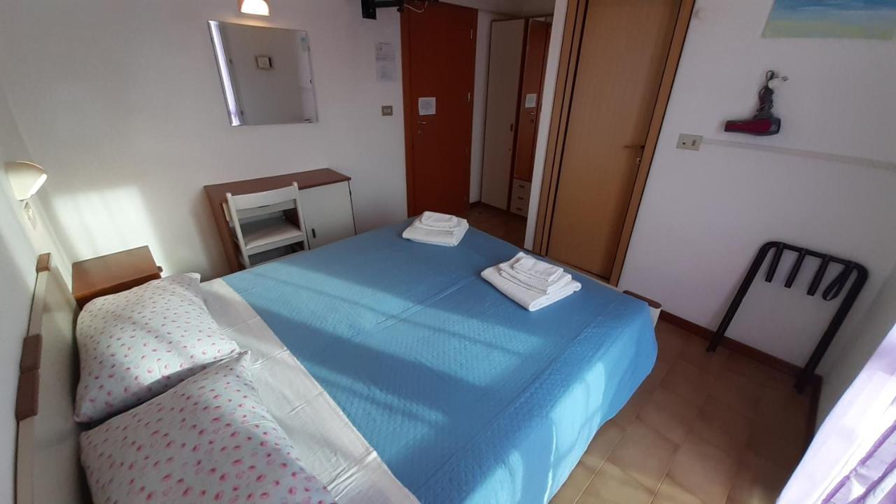 Hotel Elisabetta 2 Stelle Cattolica Exterior foto
